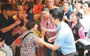 蔣萬安赴基隆合體謝國樑 2人曾在同市場遭爆擋救護車