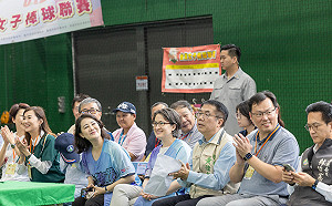 蕭美琴19年前偕吳思瑤推女棒 2人今共赴亞太棒球場開球