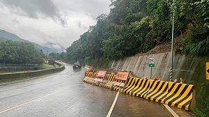 雨勢地震影響  苗124乙線6公里處邊坡坍方封1車道