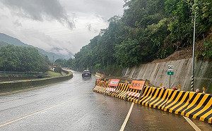 雨勢地震影響  苗124乙線6公里處邊坡坍方封1車道