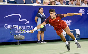 西班牙球王Alcaraz遭爆冷擊敗！社群道歉了