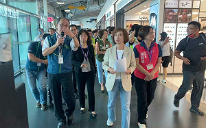 何欣純率議員團實地考察台中機場 盼速提升整體服務
