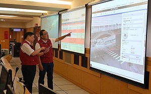 台一高架貨車鋼樑掉落全線封閉 侯友宜：追究業者責任