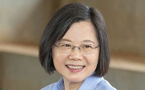 小英爆買體育頻道卻不敢看直播 喊團結締造台灣英雄