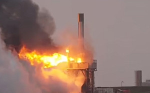 英太空港火箭發射失敗! 引擎發生爆炸 巨大火球吞沒發射塔