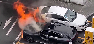 (影) 瀋陽電動車爆炸起火1死4傷! 有車被炸上天 網譏 : 附垂直起降功能