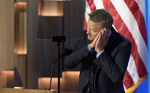 引用柯瑞招牌手勢 五連霸總教練柯爾為賀錦麗站台嗆川普「說晚安」