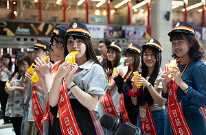 台日32鐵道同名車站「青春列車」啟航!觀光署邀日本學生變身一日站長