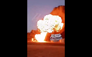 (影) 教士設壇也滅不了! 俄油庫大火延燒6天 烏軍加碼轟 周圍煤油罐車也危險