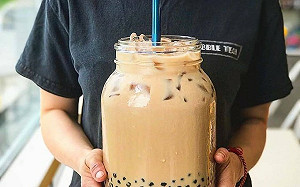 羅琳遭告刪文沉默13天！阿爾及利亞足球隊PO珍奶照回擊了