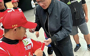 人在美國！黃仁勳親自接待台中棒球隊  小球員意外收穫簽名球衣