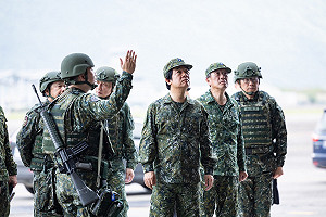 專論》對歷史戰役的尊重與肯定 未來防務的重視與期許