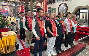 謝龍介指初選不同框 綠委批挑撥：2026新郎不一定是你！ 