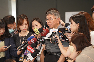 要王世堅別耍嘴皮 柯文哲嗆賭大的:你要不要吞曲棍球?