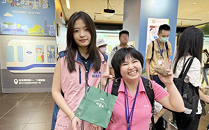 移民署新二代親善大使 獻暖送愛做公益