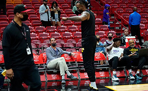 (影)Howard斥責湖人GM！曝：20年奪冠後不該拆陣