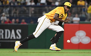 海盜Oneil Cruz單季已24失誤！將移防至外野