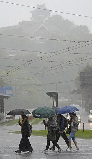 「珊珊」重創九州 暴風雨致多地停電 16人受傷3人喪生