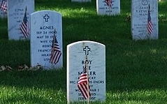 川普團隊辱罵、怒推阿靈頓公墓官員！紀念阿富汗陣亡將士爆衝突 退伍軍人怒了....