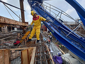 鳳山三井商場工地意外一死一重傷 現場勒令停工釐清肇災原因