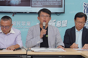 記者節嗆記者 吳怡萱批「現在是怎樣?」、黃國昌諷「要這樣搞也沒關係」