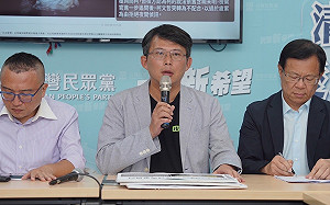 記者節嗆記者 吳怡萱批「現在是怎樣？」、黃國昌諷「要這樣搞也沒關係」