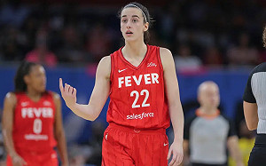 WNBA／Caitlin Clark遭針對？5度被惡意犯規