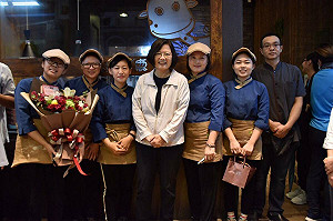 蔡英文也來買過 短腿ㄚ鹿行銷出奇招 各分店口味都不同
