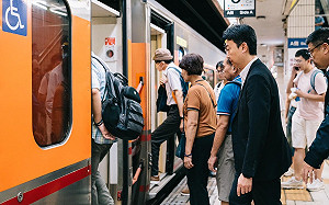 首視察行程搭火車回台中 陳世凱接地氣指示台鐵進化