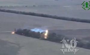 (影) 烏軍戰場大殺器! 噴火無人機2500度高溫燒樹林 鋁熱劑逼躲藏俄軍紛逃命