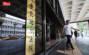 一紙公文讓保單強制抵債！財產歸零、僅存兩壽險還被扣押 67歲債務人悲嘆「連病都生不起」