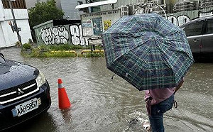 摩羯外圍環流發威！台南6區列一級淹水警戒 水淹半個輪胎高