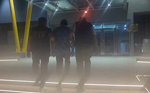 蛋洗民進黨高市黨部    行為人到案後稱「對時事有所不滿」   