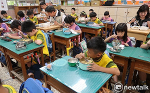 南市學校午餐結合傳統小吃展創意  讓學童享美食品家「香」