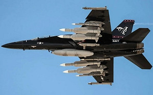 敵我識別系統出大問題？ 又是大黃蜂 美同艦再度險擊自家機 俄戰機無人機相撞