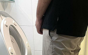 65歲港男頻尿治不好！竟讓全家都失眠 台微創手術助返正常生活