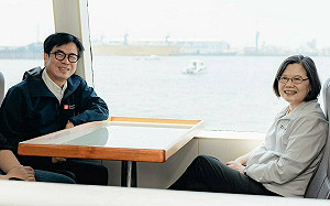 陪蔡英文搭船遊「亞洲新灣區」陳其邁：感謝大力支持高雄建設