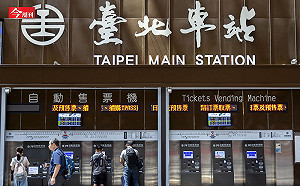 起薪沒4萬 水電工還比較高 台鐵人被迫「穿平底鞋踩泥」趕工搶通淹沒鐵軌：票價29年不漲改革難