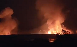 (影) 夜空好多「蕈狀雲」! 俄最大導彈庫挨轟 數萬炸彈被毀 引發20次地震