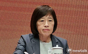 國發會：規劃持有全球菁英卡者 居留1年即可申請永居