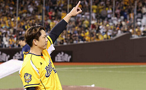 誠泰書寫在中職最後一天 周思齊哽咽：很想念大家