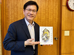 前中區區長出版老建築速寫集 林佳龍憶推動台中舊城復興