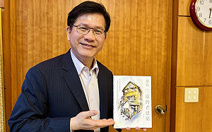 前中區區長出版老建築速寫集　林佳龍憶推動台中舊城復興