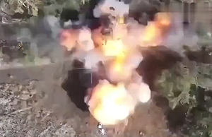 (影) 俄逾10裝甲車突襲頓涅茨克! 無人機、地雷陣大轟炸 士兵白白送命