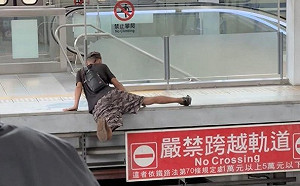 走錯月台！不顧列車進站  竟直接跨越軌道  台鐵通報路警：最高可處10萬元