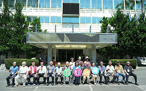 高市議會舊址拆除前重遊 康裕成率老議員最後巡禮