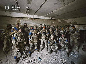 (影)烏軍收復沃夫昌斯克! 用黑色大黃蜂無人機殲滅躲藏俄軍