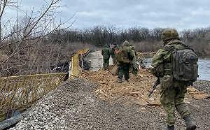 （影）烏列達爾遭俄軍3面圍攻! 道路中斷有埋伏 烏軍徒步9公里增援搶救