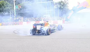 F1賽車在台中!逾5萬人一睹甩尾「燒胎」 盧秀燕:印記保留3天