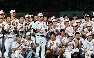 潘威倫台南引退儀式台語致詞 講起爸爸難忍情緒落淚